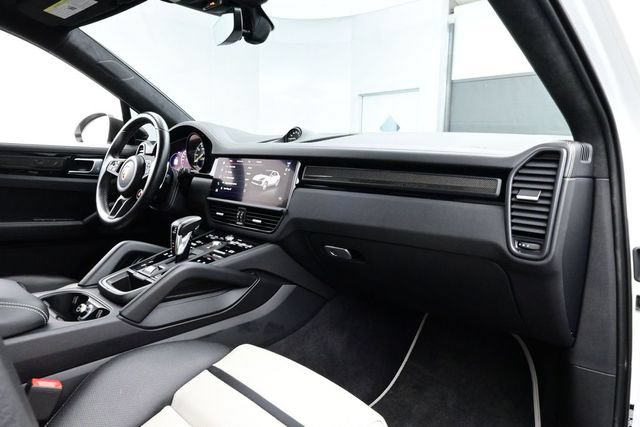 Certified 2023 Porsche Cayenne Turbo GT AWD/4WD image 19