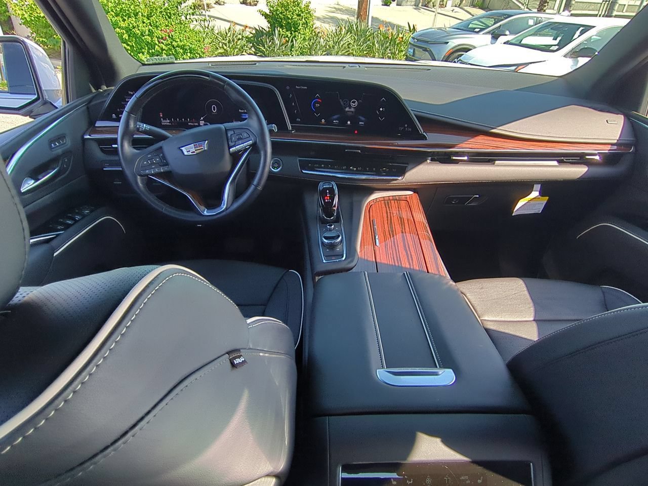 Used 2022 Cadillac Escalade Premium Luxury RWD image 21
