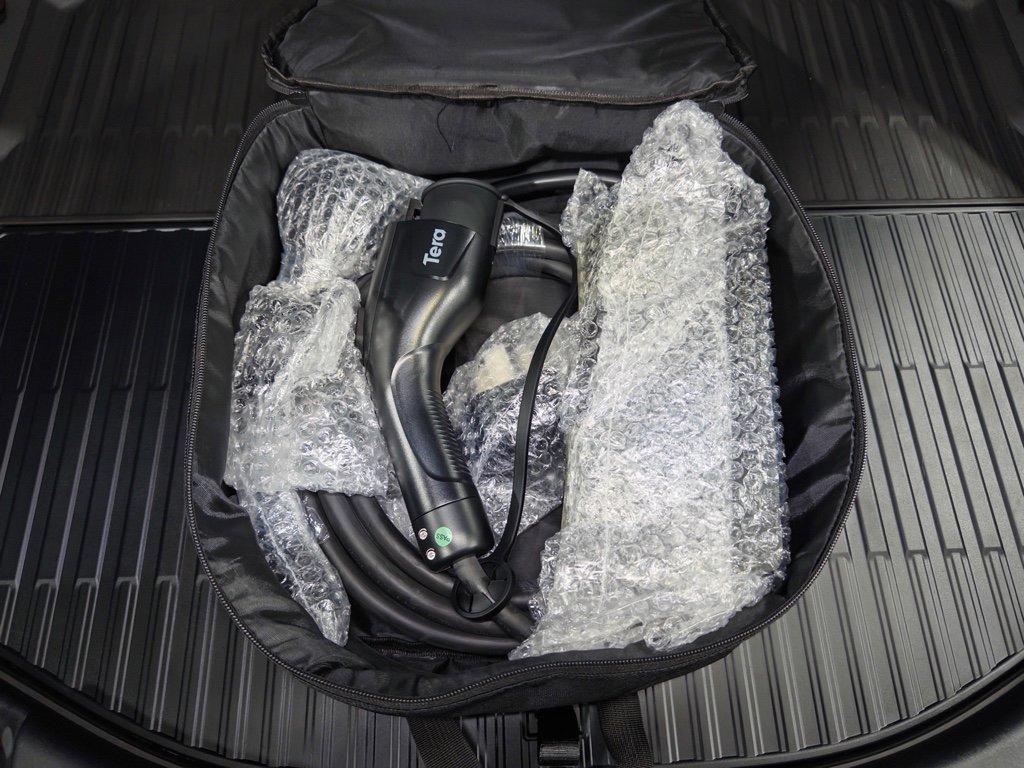 Used 2023 Ford F150 Lightning Lariat image 6