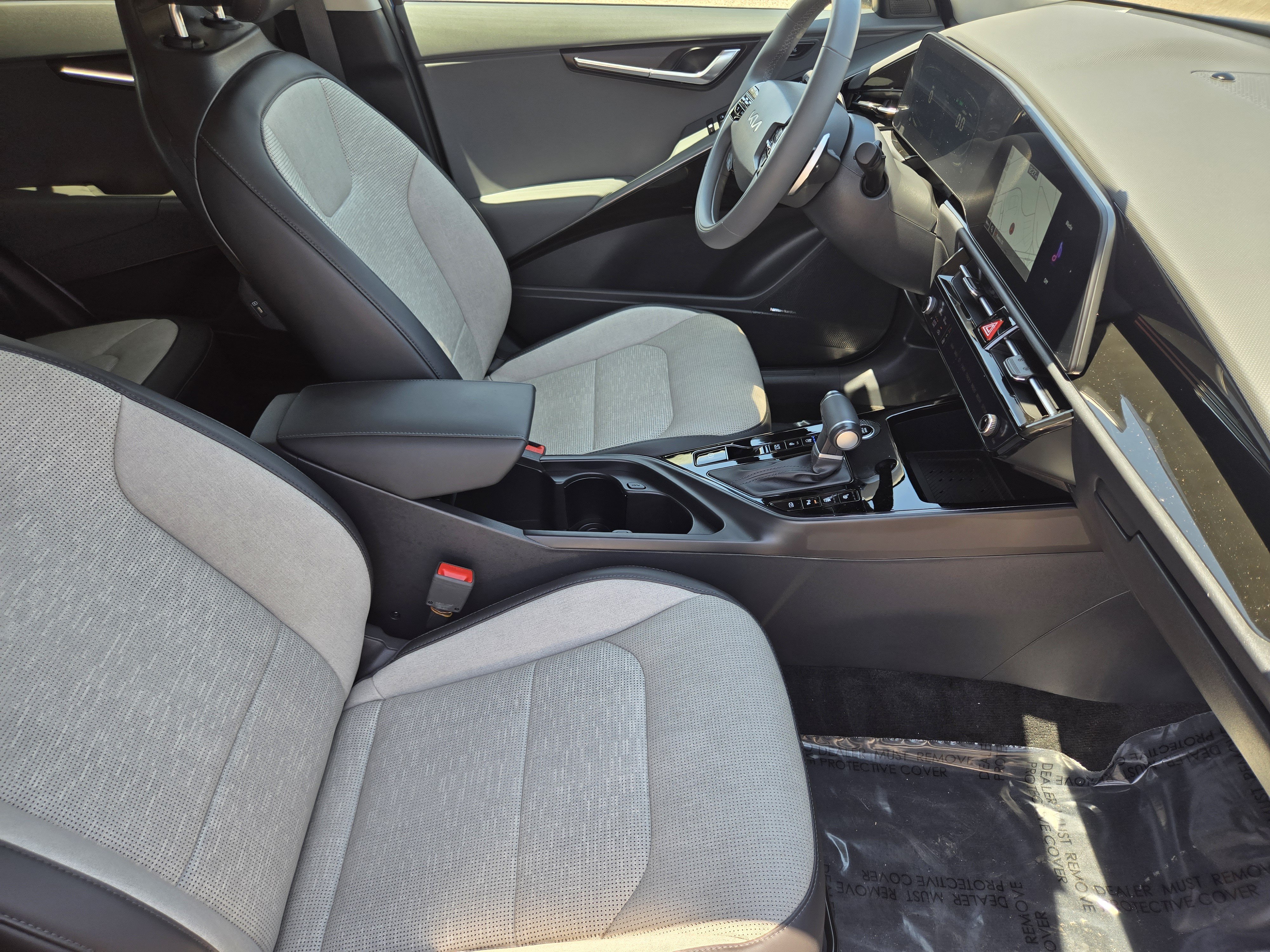 Used 2025 Kia Niro SX Touring FWD image 14