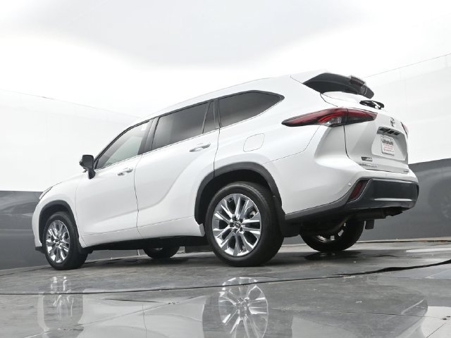 Used 2026 Toyota Highlander Limited AWD/4WD image 26