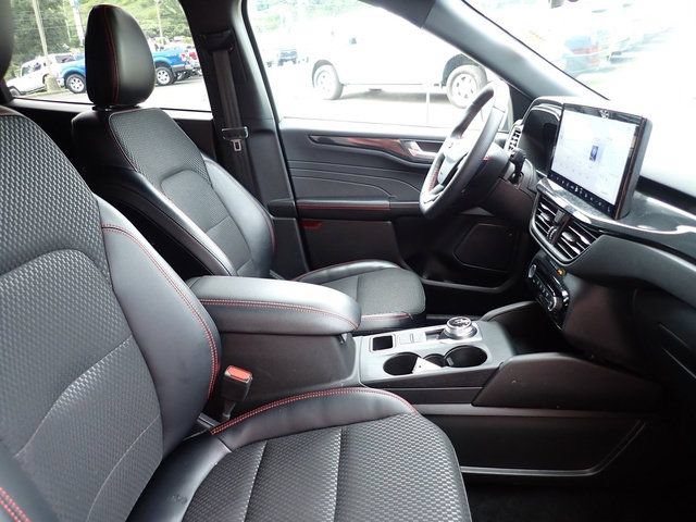 Used 2024 Ford Escape ST-Line w/ Tech Pack #1 AWD/4WD image 10