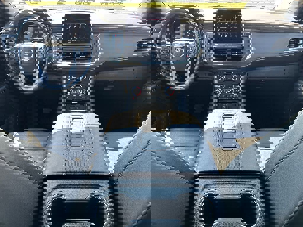 Used 2023 GMC Yukon SLT w/ SLT Luxury Package image 18