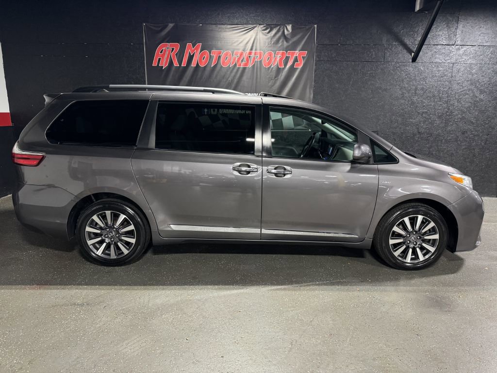 Used 2019 Toyota Sienna XLE image 5