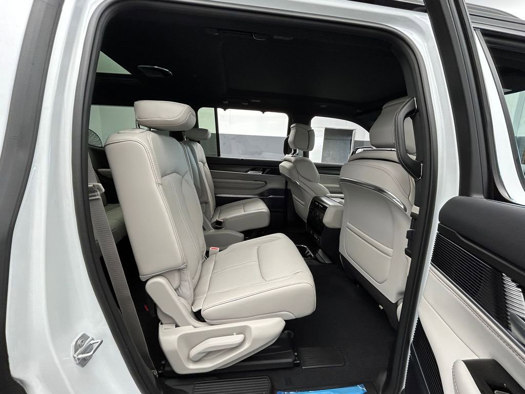 New 2026 Jeep Grand Wagoneer Summit image 35
