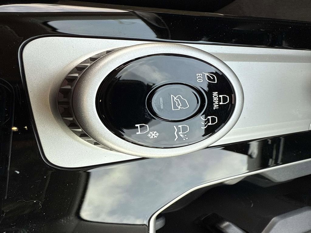 New 2026 Mitsubishi Outlander SE image 31