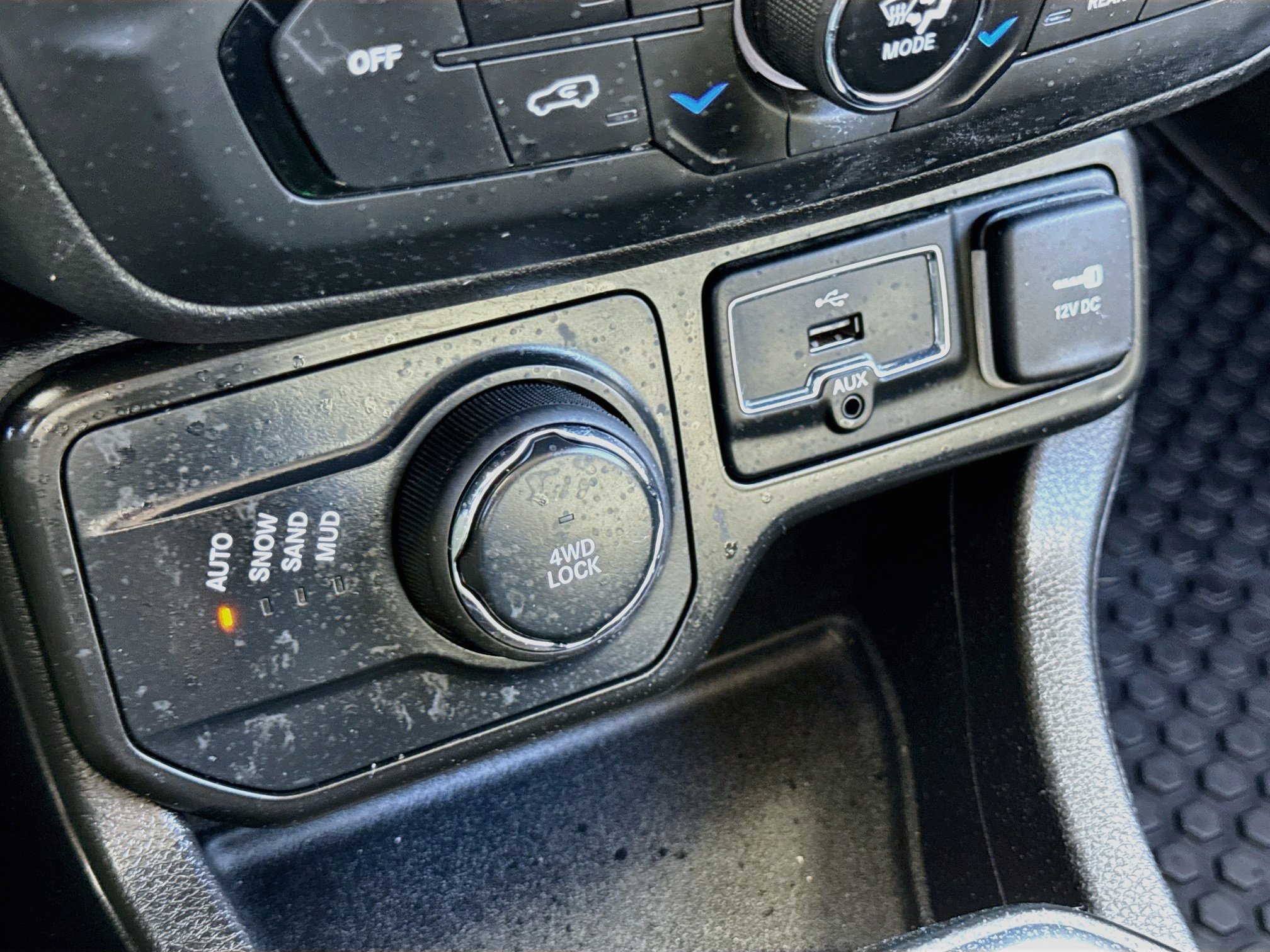 Used 2020 Jeep Renegade Latitude w/ Cold Weather Group AWD/4WD image 18