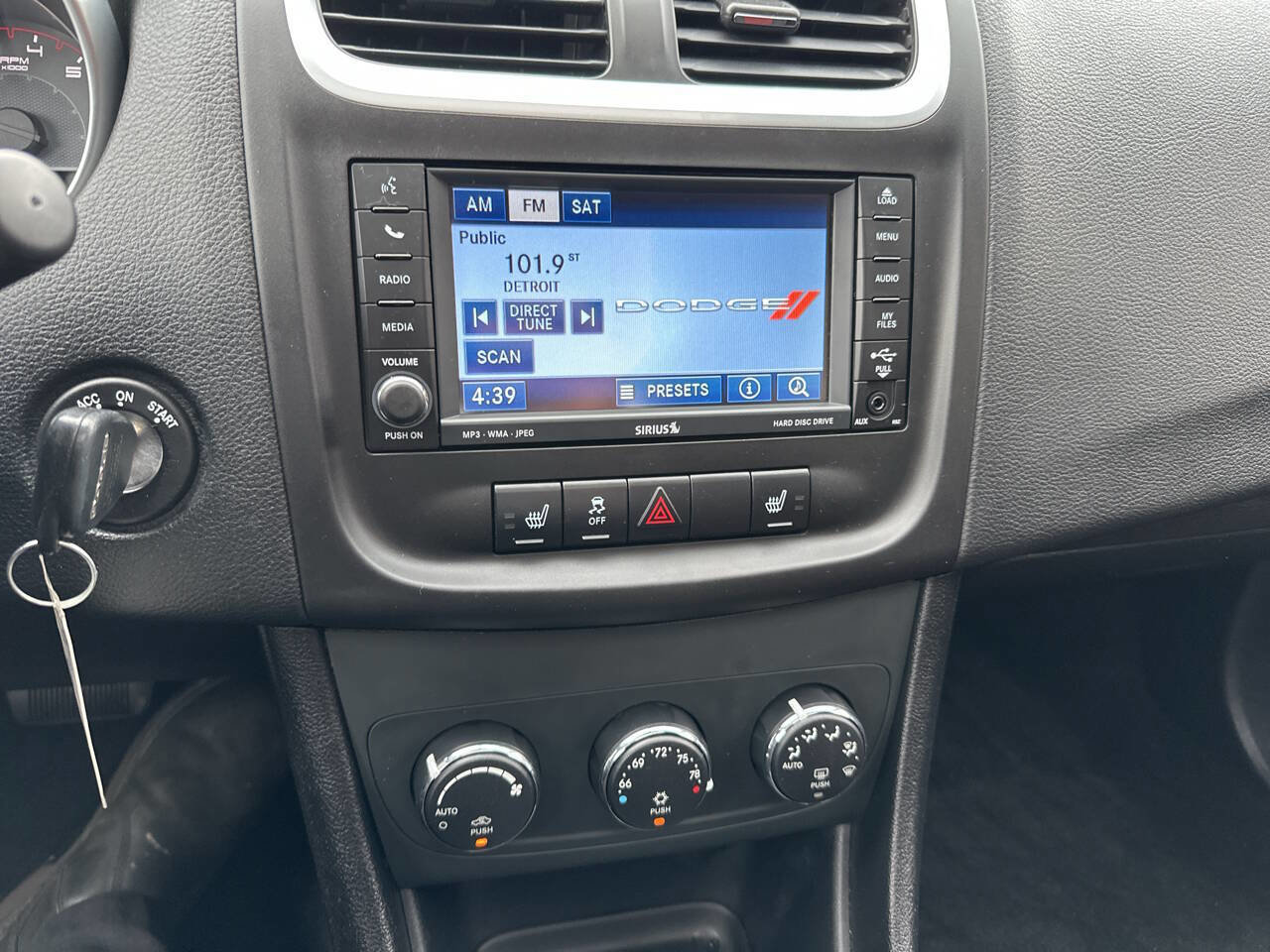 Used 2011 Dodge Avenger Heat FWD image 17