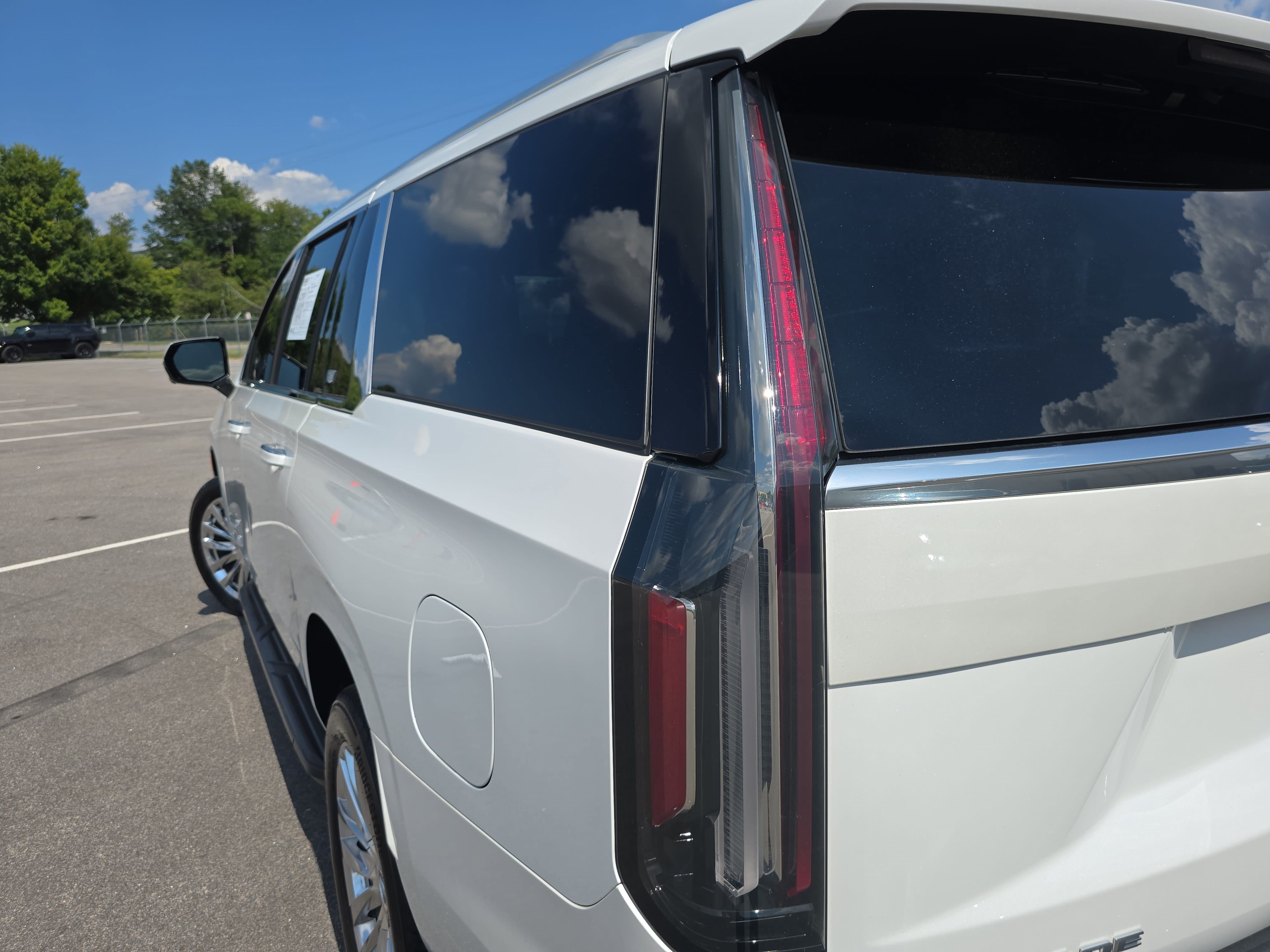 Used 2024 Cadillac Escalade ESV Premium Luxury w/ Performance Package AWD/4WD image 35