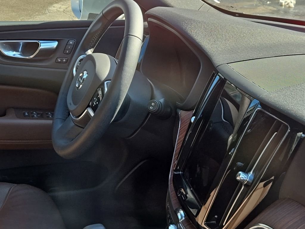 Certified 2023 Volvo XC60 B5 Plus w/ Climate Package image 14