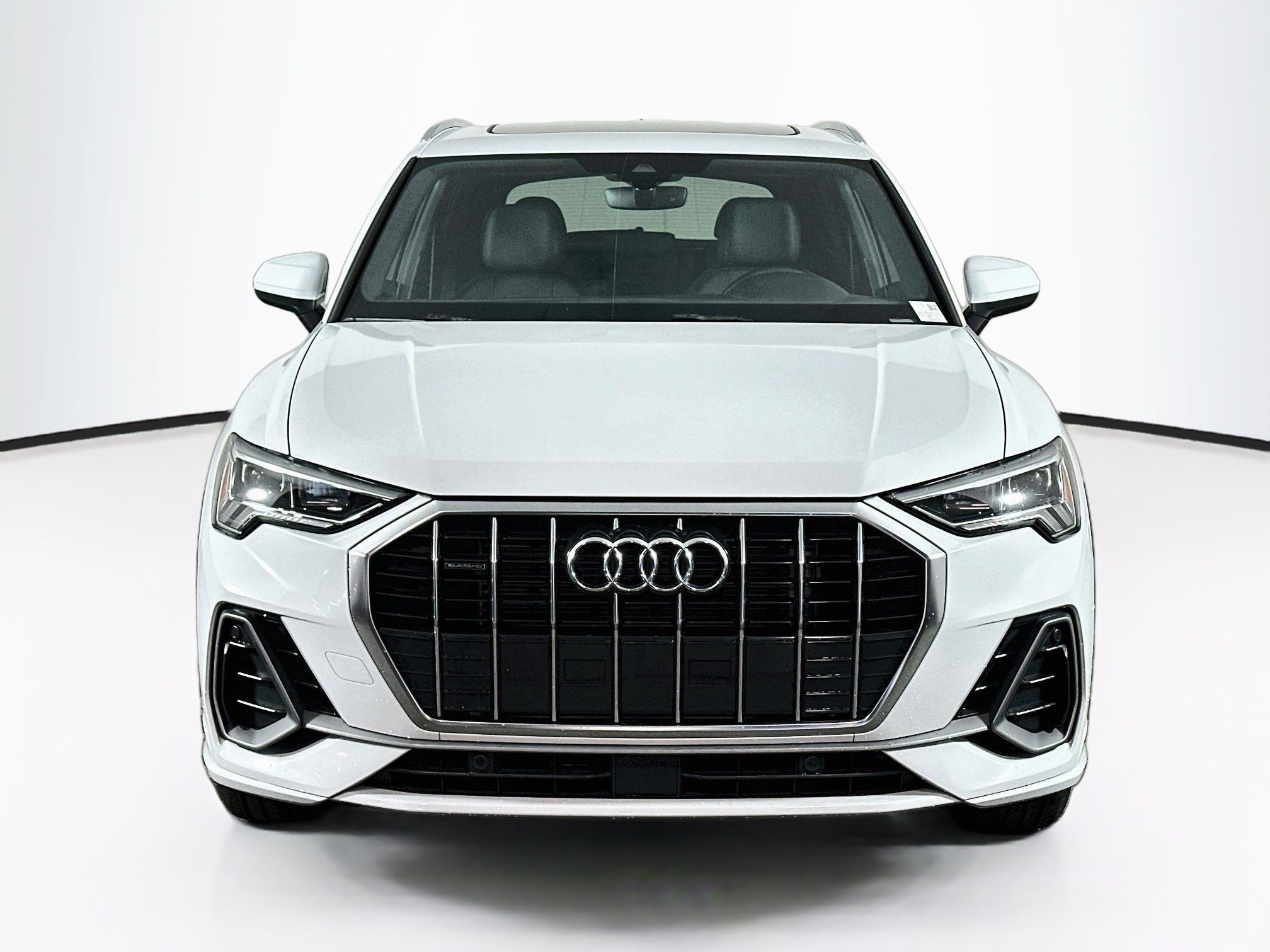 Used 2023 Audi Q3 2.0T Premium AWD/4WD image 2