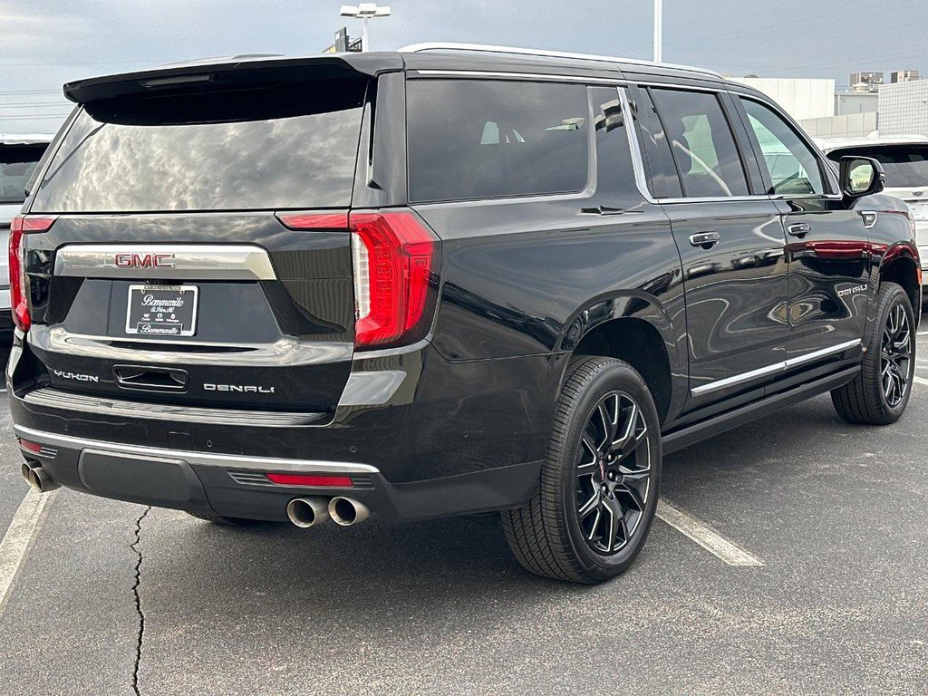 Used 2024 GMC Yukon XL Denali w/ Advanced Technology Package image 5