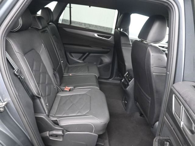 Used 2025 Volkswagen Atlas Cross Sport SE image 8
