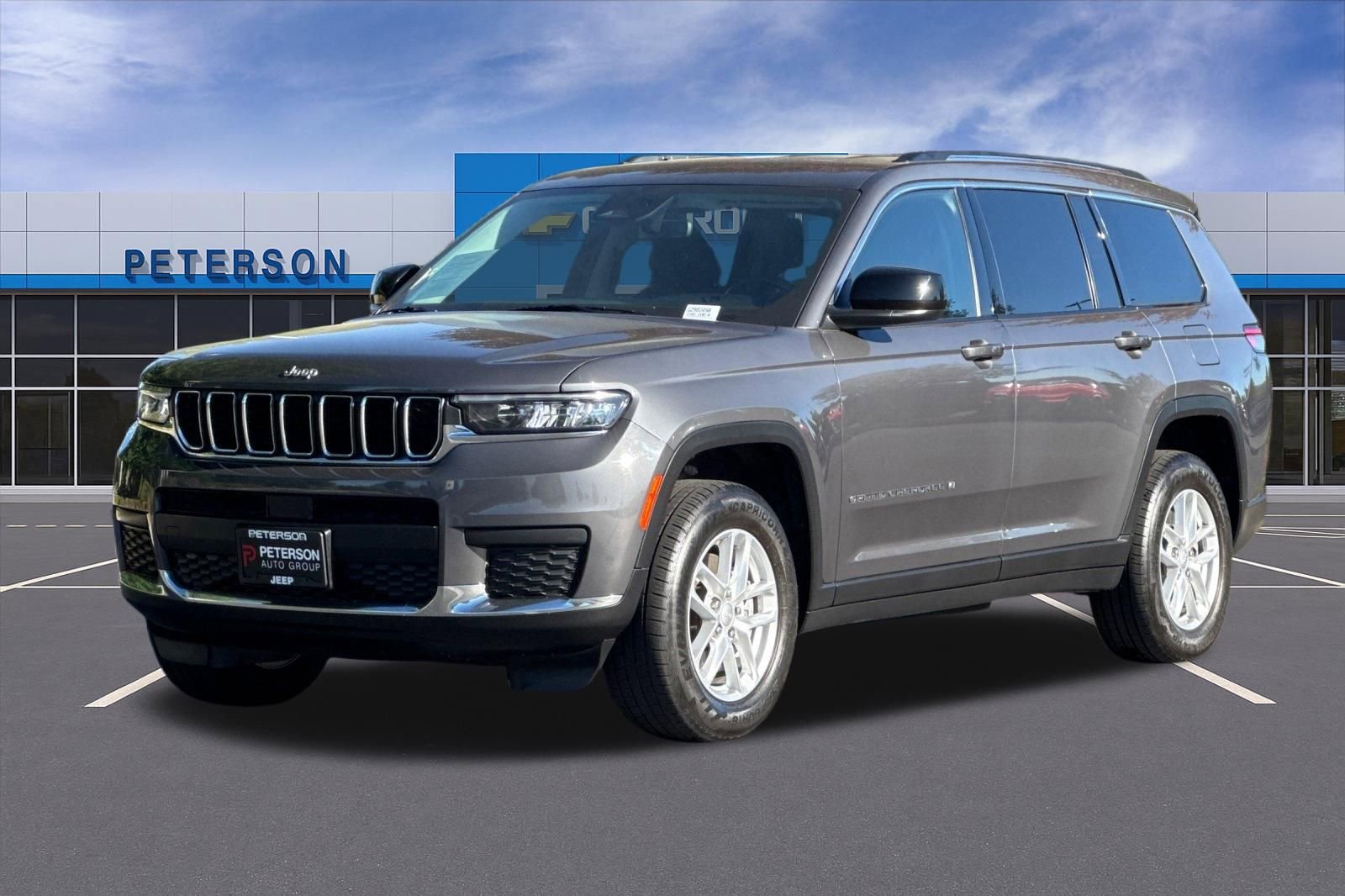 Used 2022 Jeep Grand Cherokee L Laredo w/ Luxury Tech Group I AWD/4WD image 8