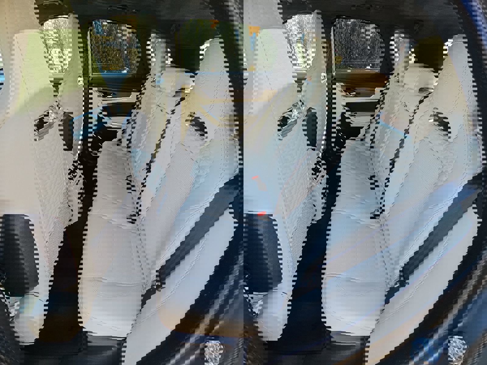 Used 2023 Jaguar F-PACE SVR image 19