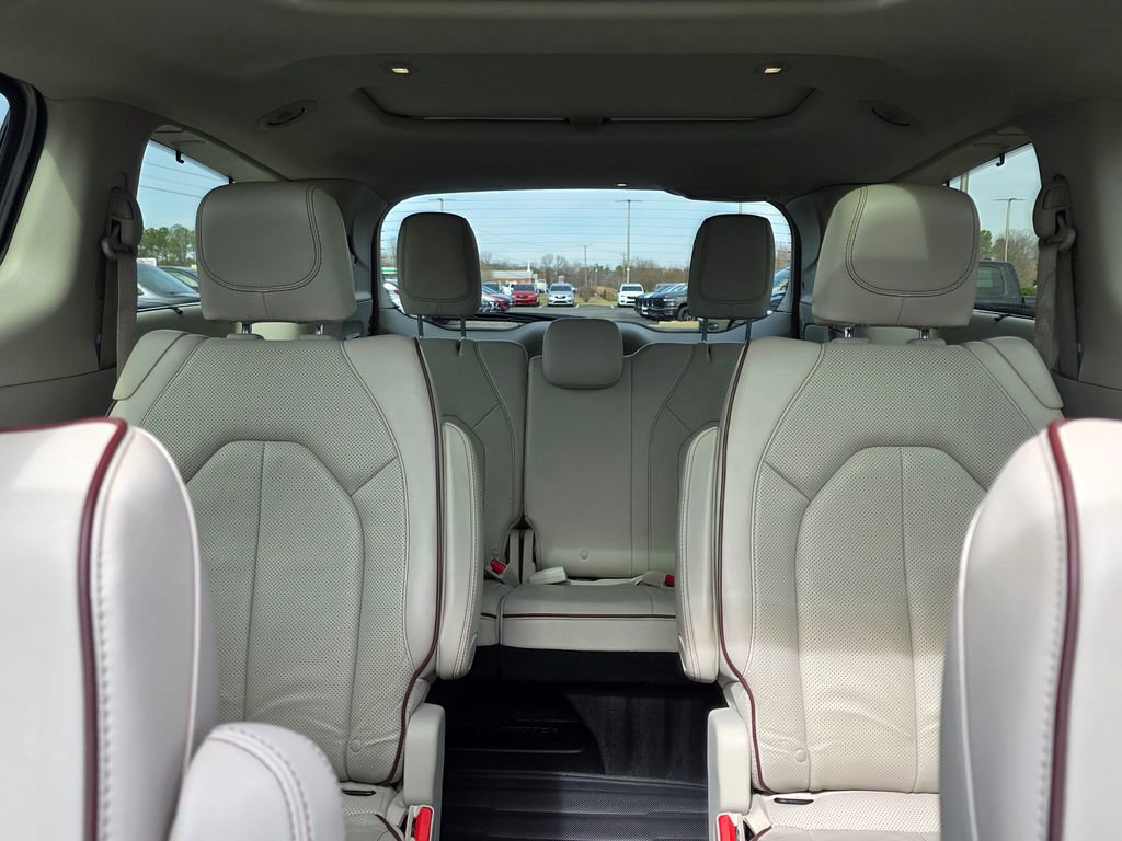 Used 2020 Chrysler Pacifica Limited image 31