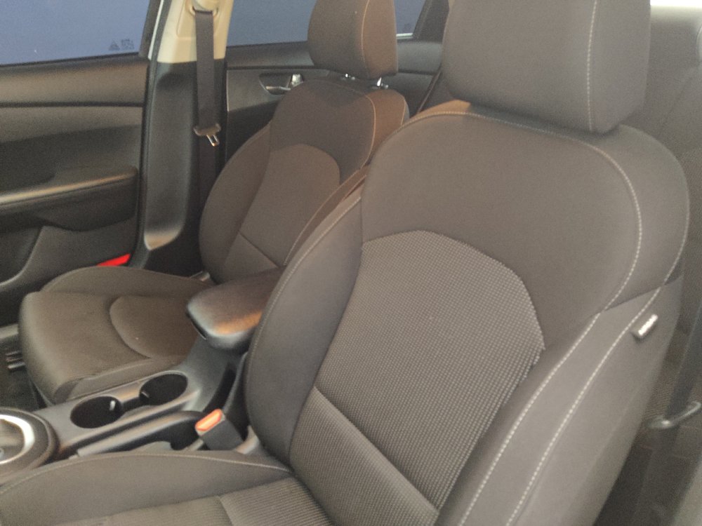 Used 2020 Kia Forte LXS FWD image 17