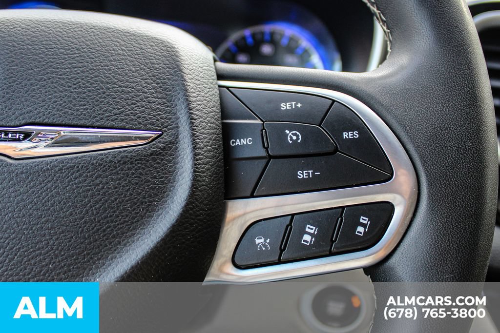 Used 2023 Chrysler Pacifica Touring-L FWD image 27