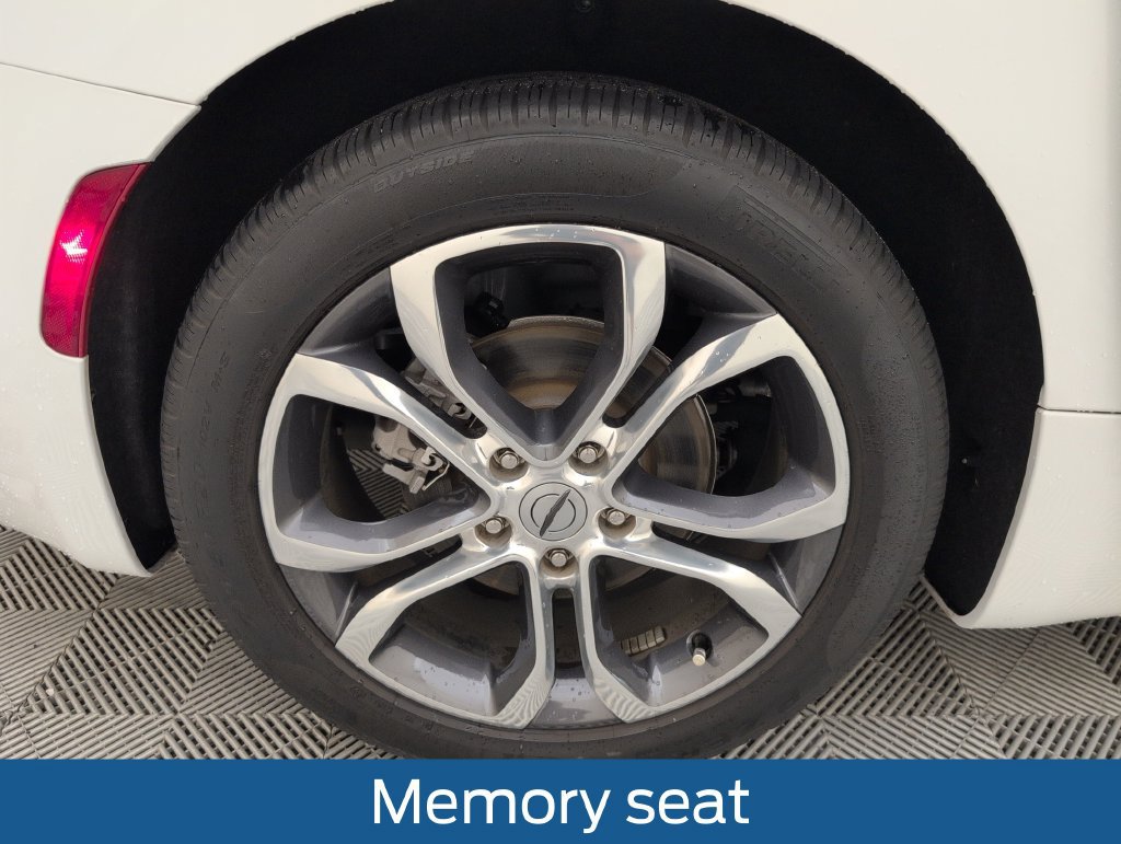 Used 2024 Chrysler Pacifica Pinnacle FWD image 21
