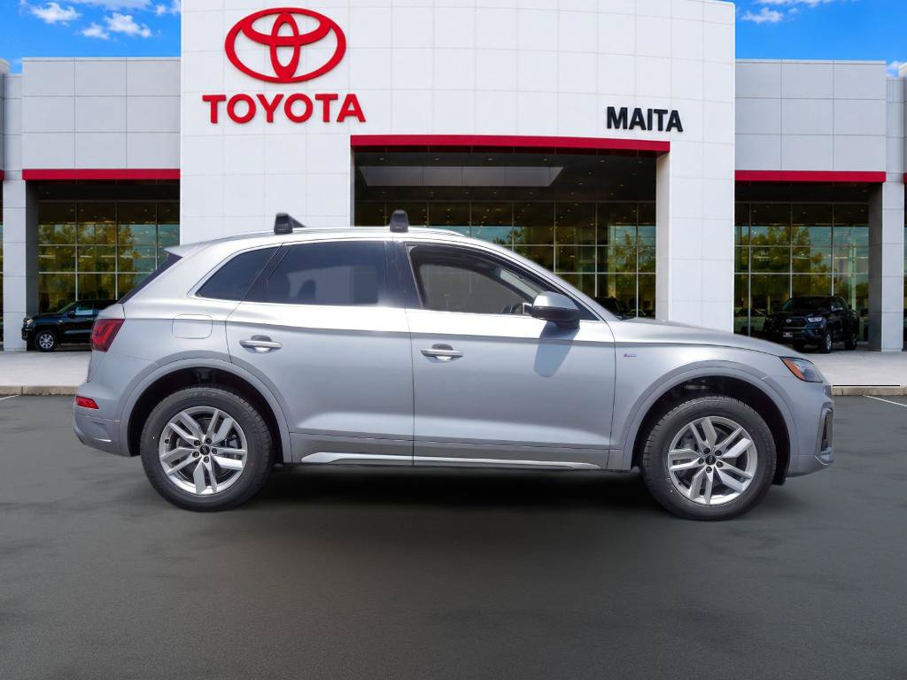 Used 2023 Audi Q5 2.0T Premium w/ Convenience Package AWD/4WD image 2