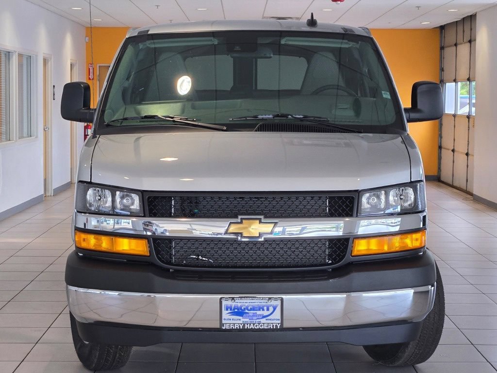 New 2026 Chevrolet Express 2500 LT w/ LT Preferred Equipment Group RWD image 3