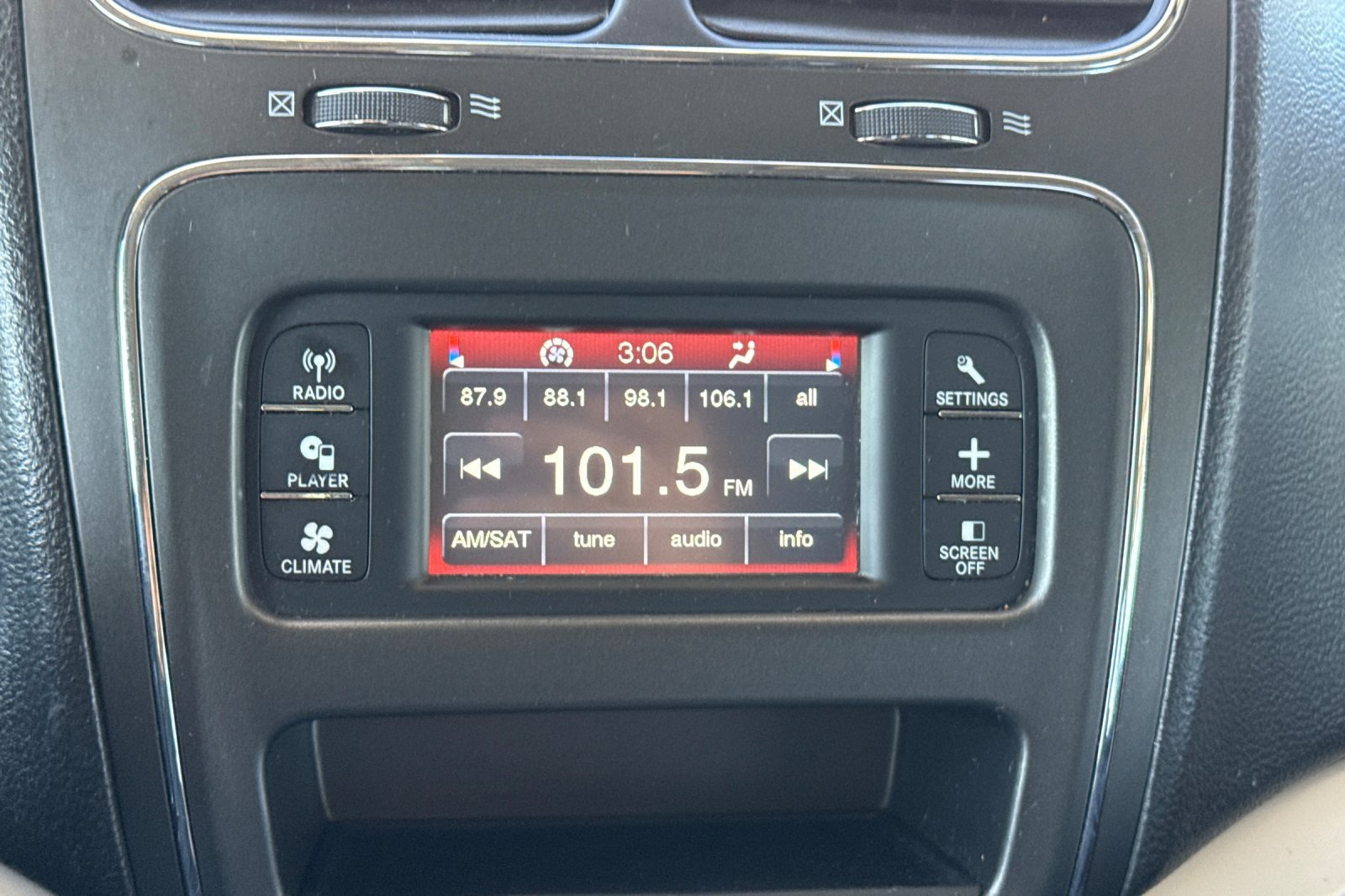 Used 2018 Dodge Journey SE w/ Connectivity Group FWD image 28