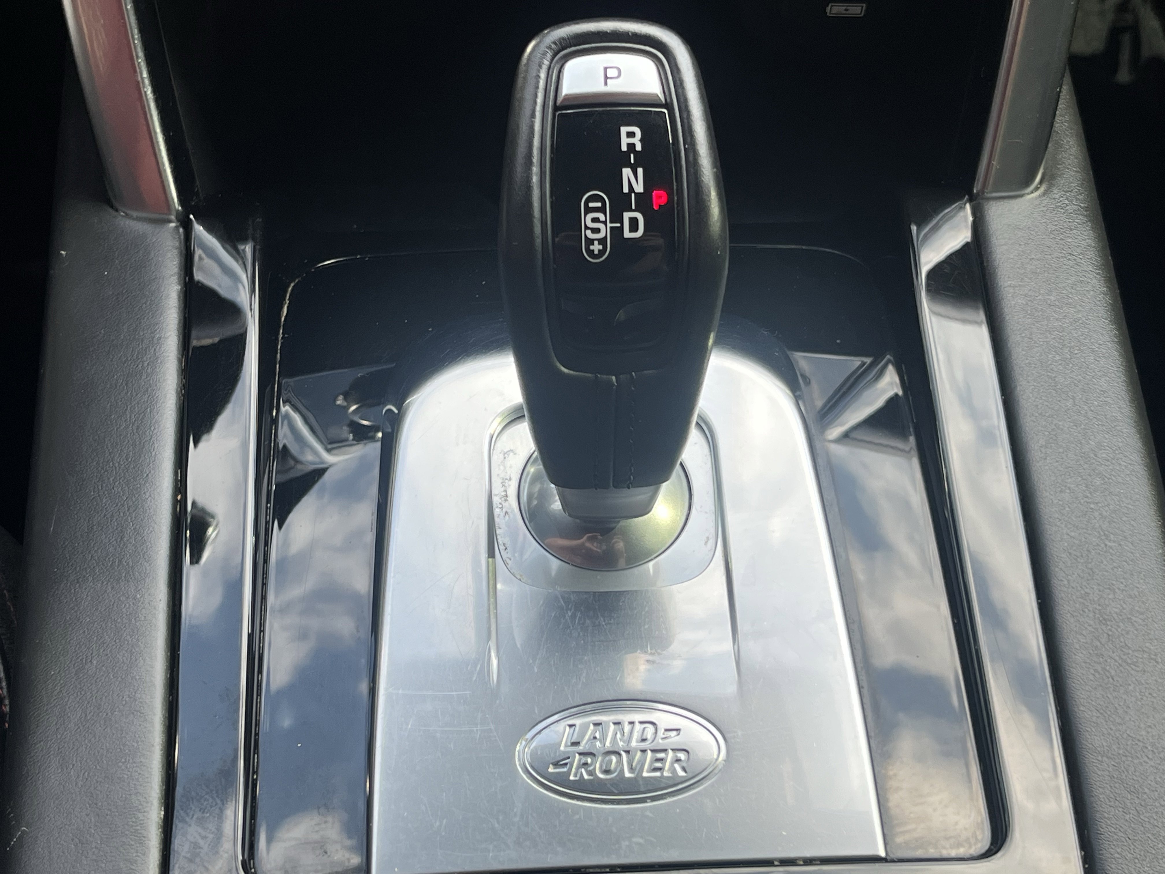 Used 2020 Land Rover Discovery Sport SE R-Dynamic AWD/4WD image 24
