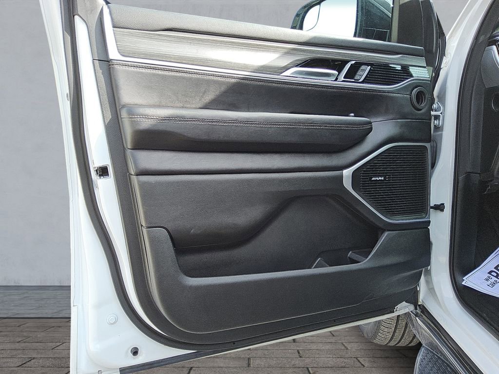 Used 2023 Jeep Wagoneer L Series II w/ Premium Group I image 17