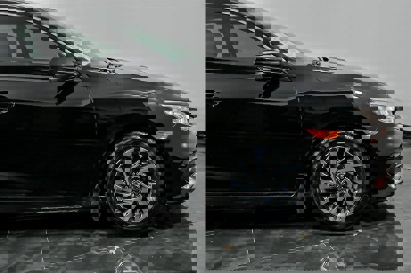 Used 2018 Honda Civic EX image 12