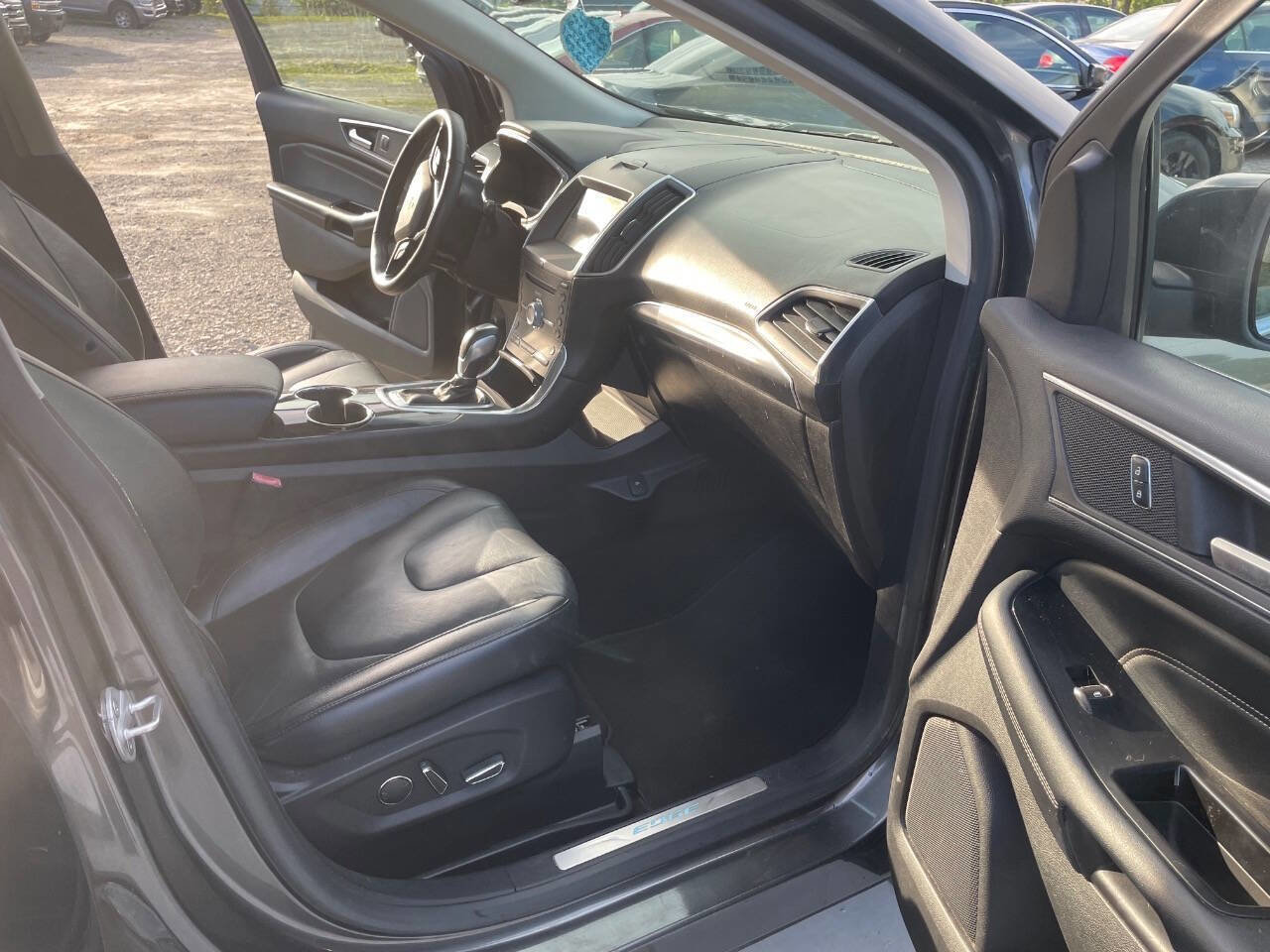 Used 2017 Ford Edge Titanium FWD image 30