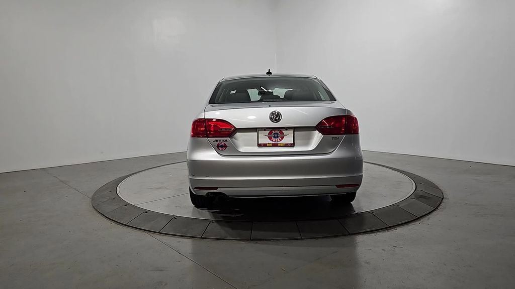Used 2012 Volkswagen Jetta TDI FWD image 4