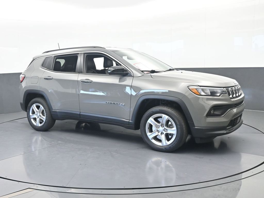 Used 2023 Jeep Compass Latitude AWD/4WD image 8