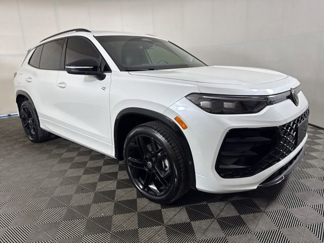 Certified 2025 Volkswagen Tiguan SE R-Line AWD/4WD image 1