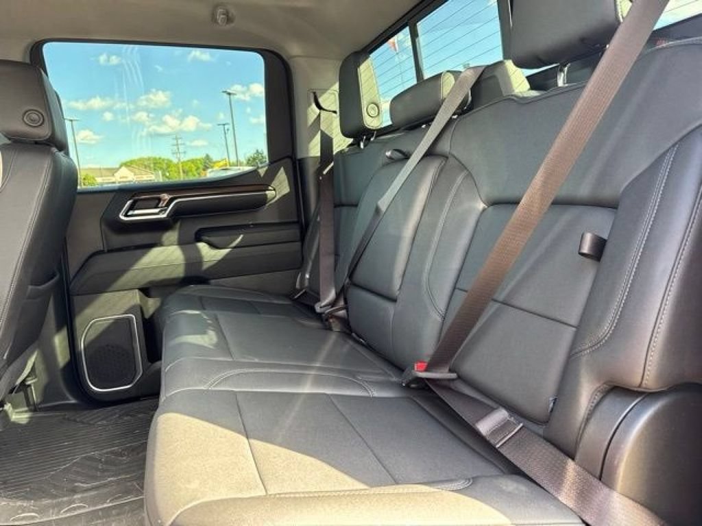 Used 2024 Chevrolet Silverado 1500 LT Trail Boss w/ Convenience Package II AWD/4WD image 31