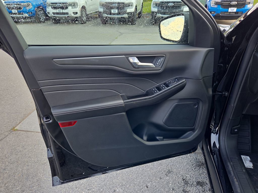 New 2025 Ford Escape SE image 10