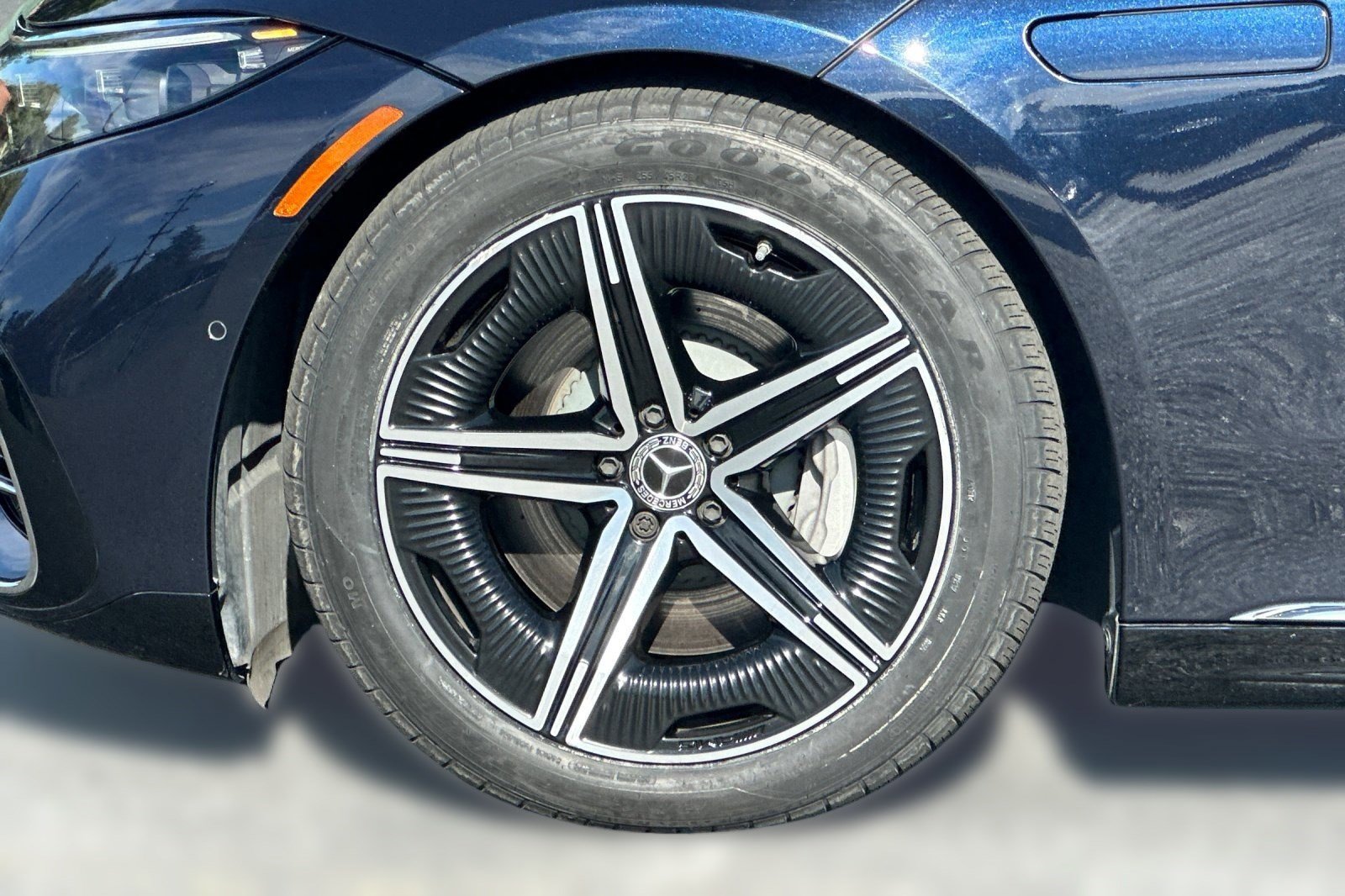 Used 2023 Mercedes-Benz EQS 580 4MATIC Sedan image 11