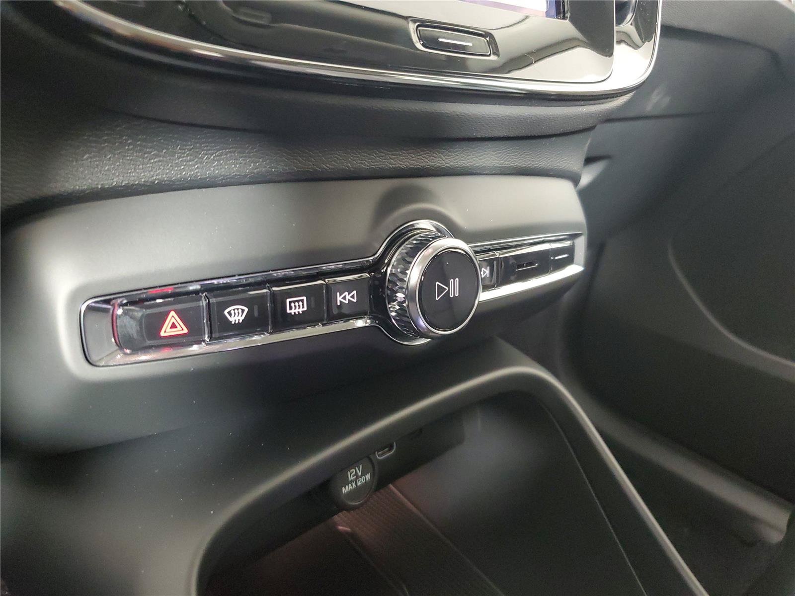 New 2026 Volvo XC40 B5 Plus w/ Climate Package AWD/4WD image 30