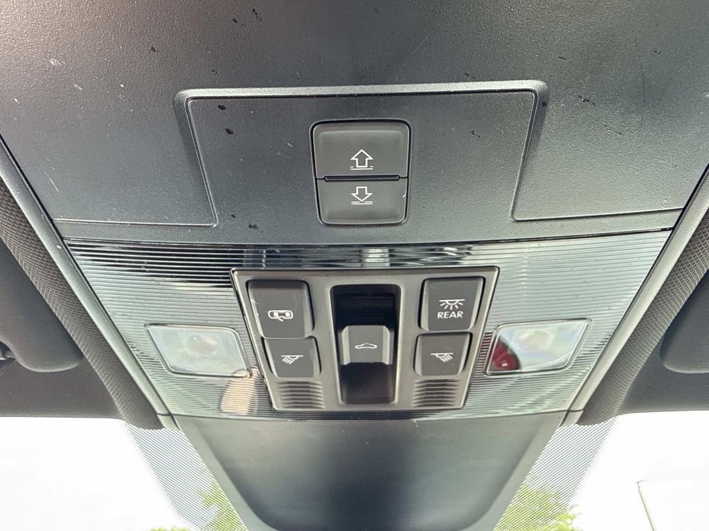 Used 2023 Volkswagen Tiguan SE R-Line image 42