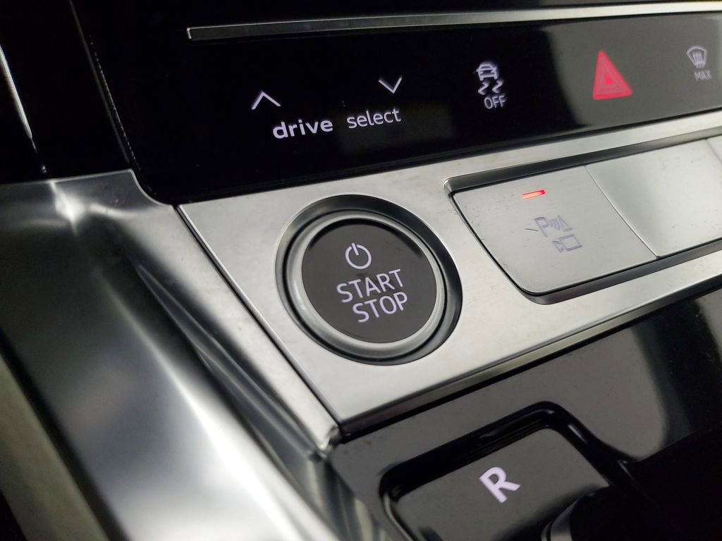 Used 2024 Audi Q8 e-tron Premium Plus w/ Premium Plus Package image 32