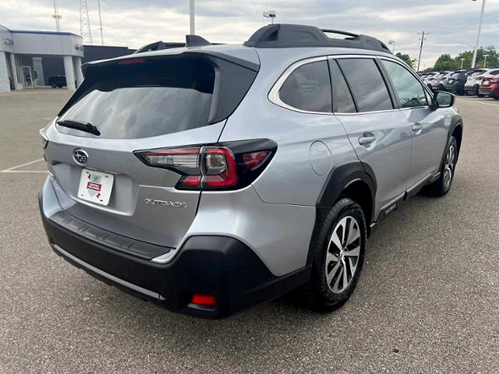 Certified 2025 Subaru Outback Premium AWD/4WD image 7