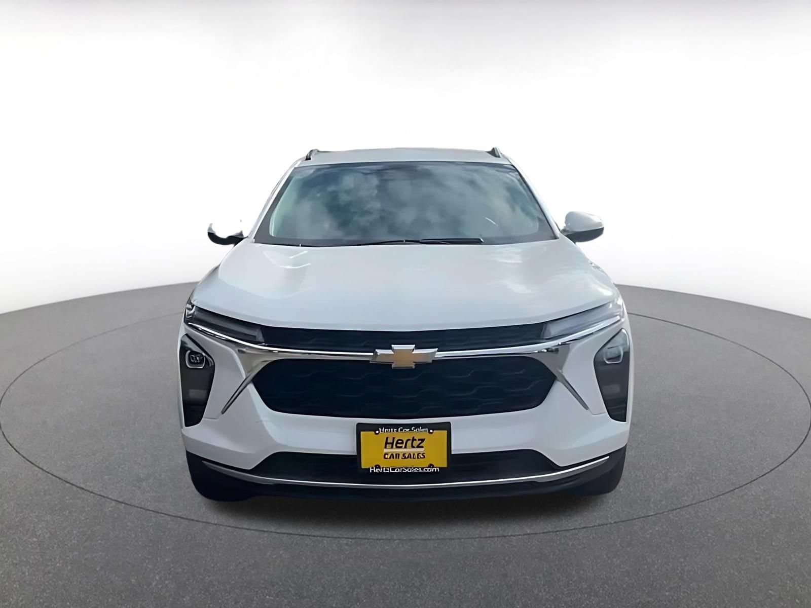 Used 2025 Chevrolet Trax LT FWD image 4