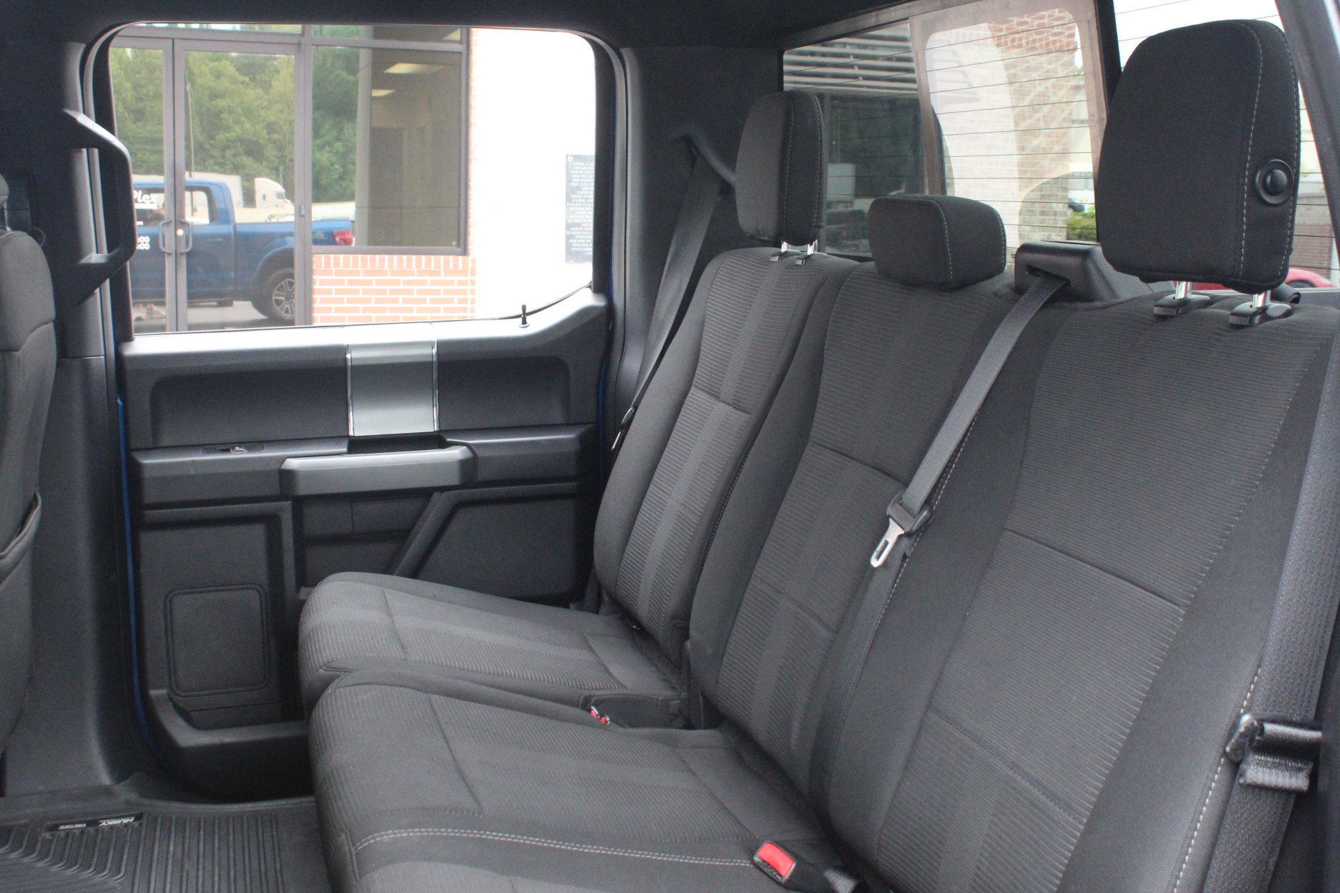 Used 2017 Ford F150 XLT w/ Equipment Group 302A Luxury AWD/4WD image 29
