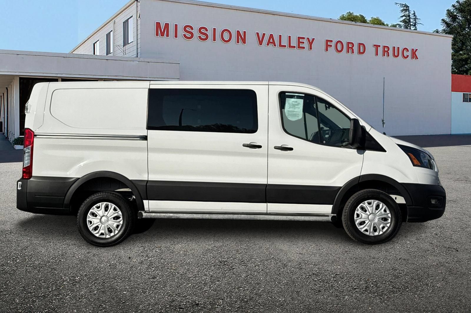 Used 2025 Ford Transit 250 Low Roof w/ Exterior Upgrade Package RWD image 3