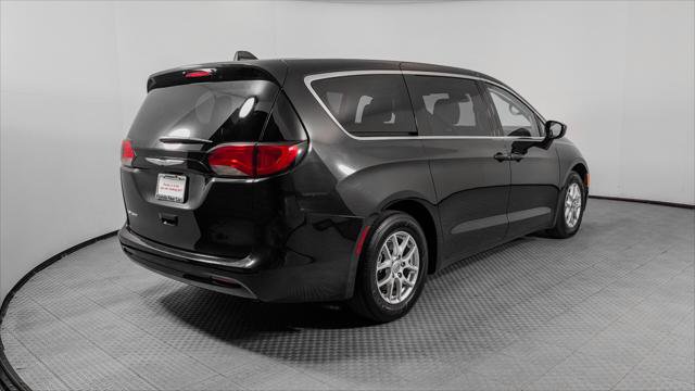 Used 2023 Chrysler Voyager LX image 8
