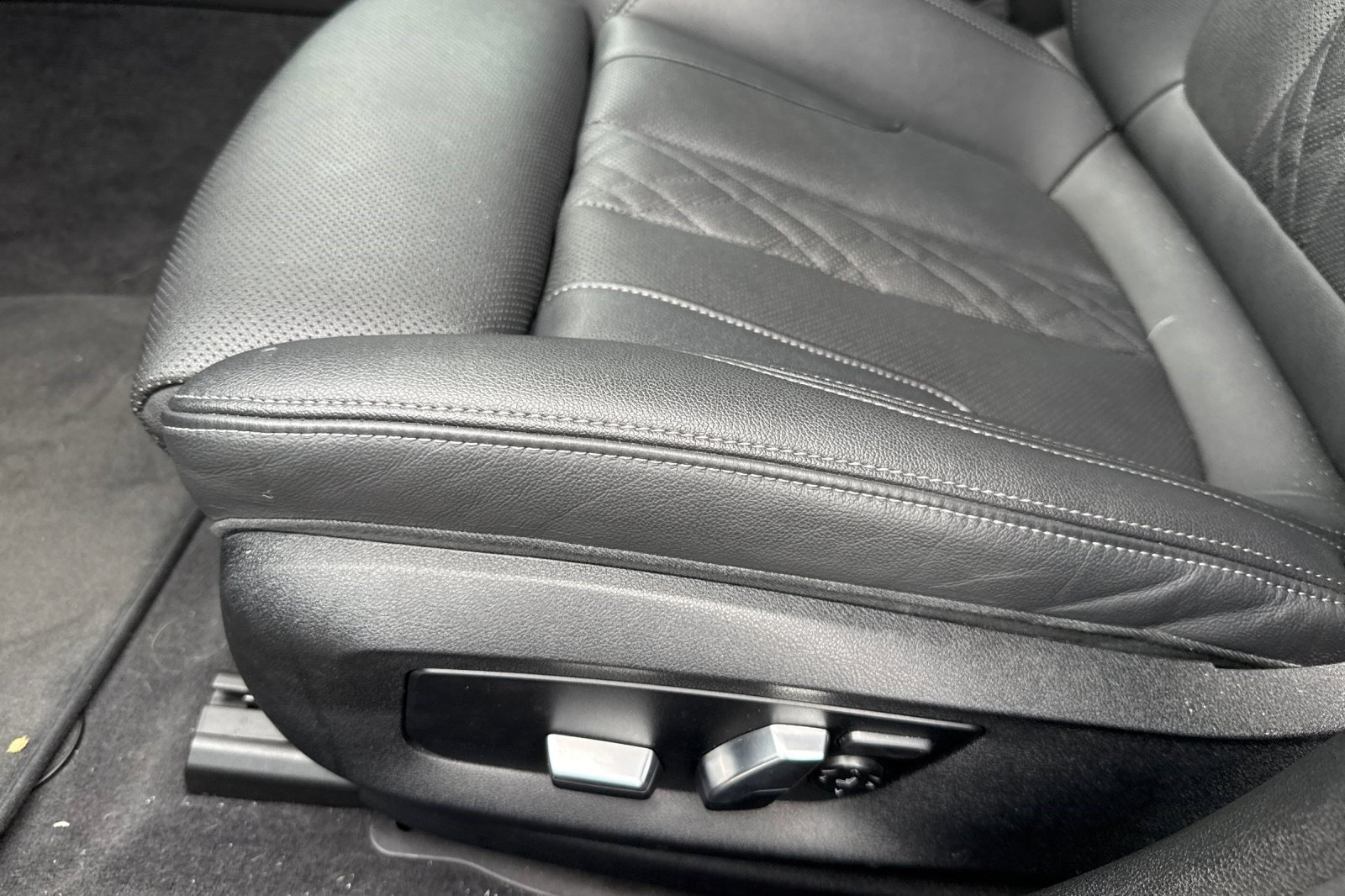 Certified 2023 BMW 540i w/ Premium Package image 14