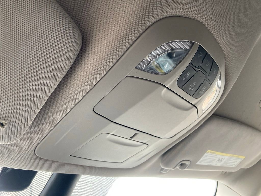 Used 2023 Chrysler Pacifica Touring-L image 28