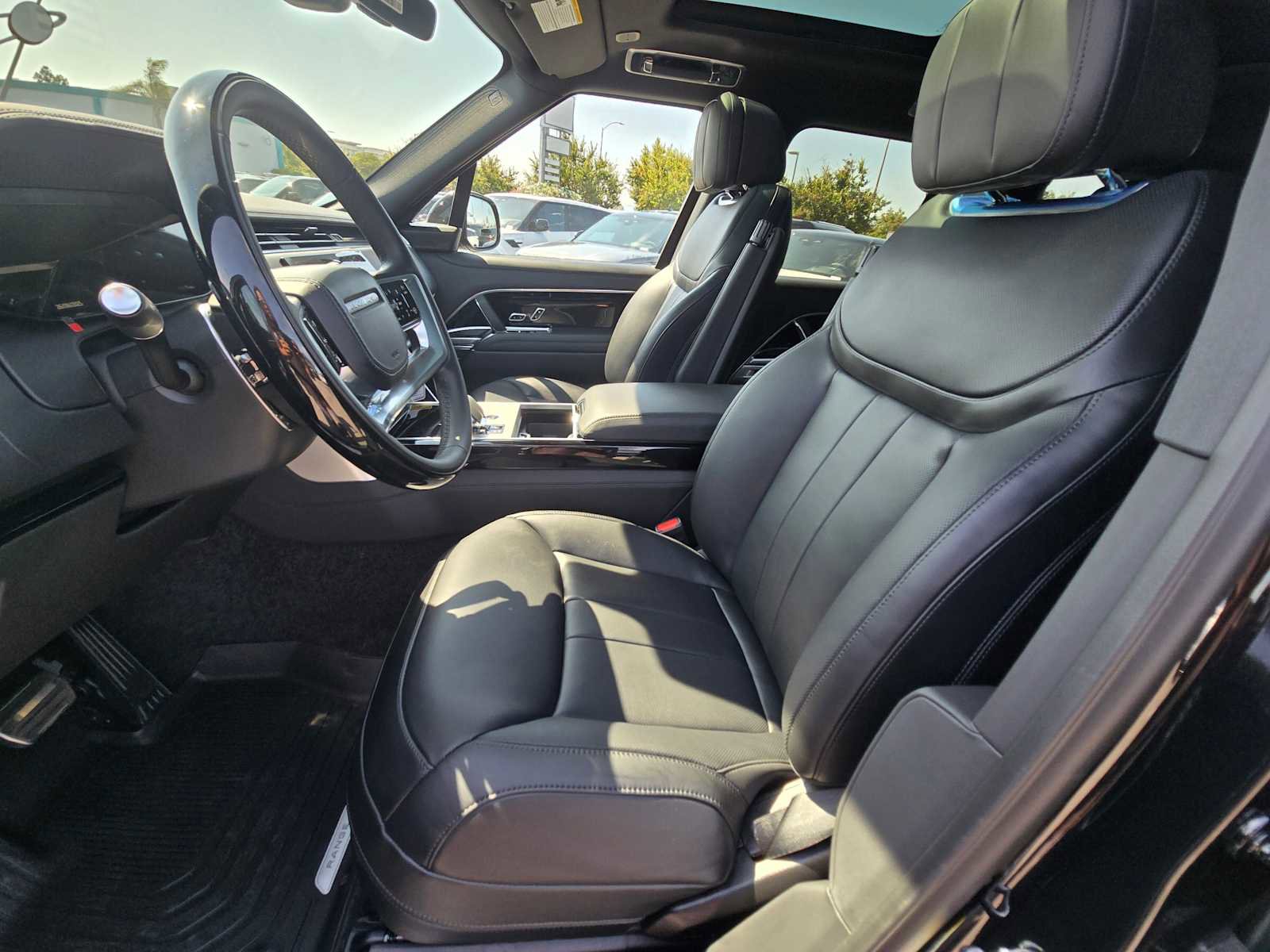 New 2025 Land Rover Range Rover SE image 24