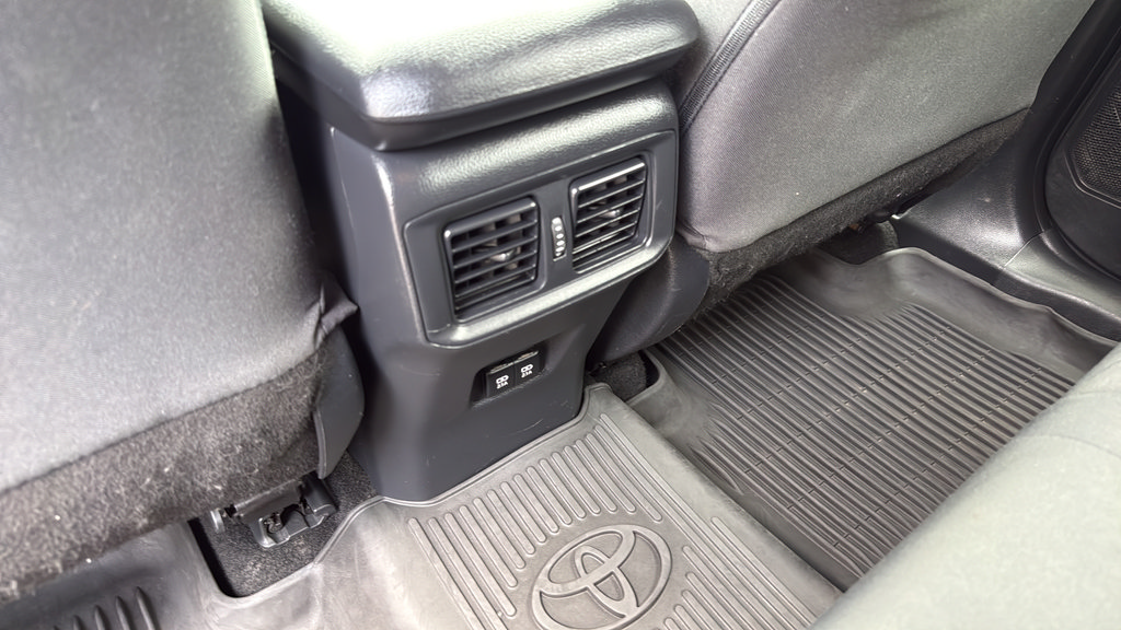 Used 2021 Toyota RAV4 XLE AWD/4WD image 16