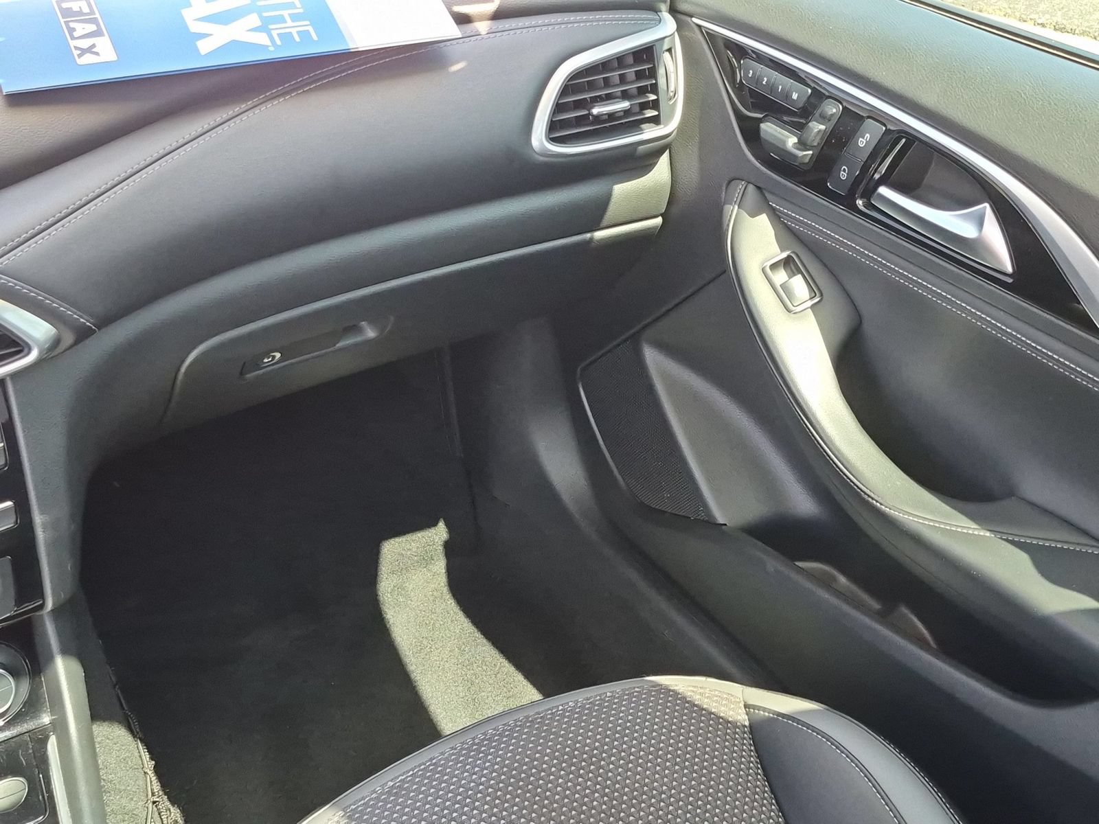 Used 2019 INFINITI QX30 w/ Navigation Package FWD image 32