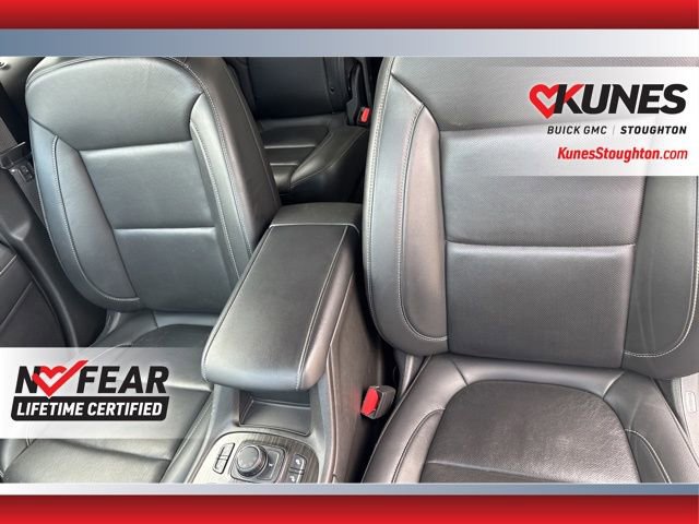 Used 2023 GMC Acadia SLT image 15